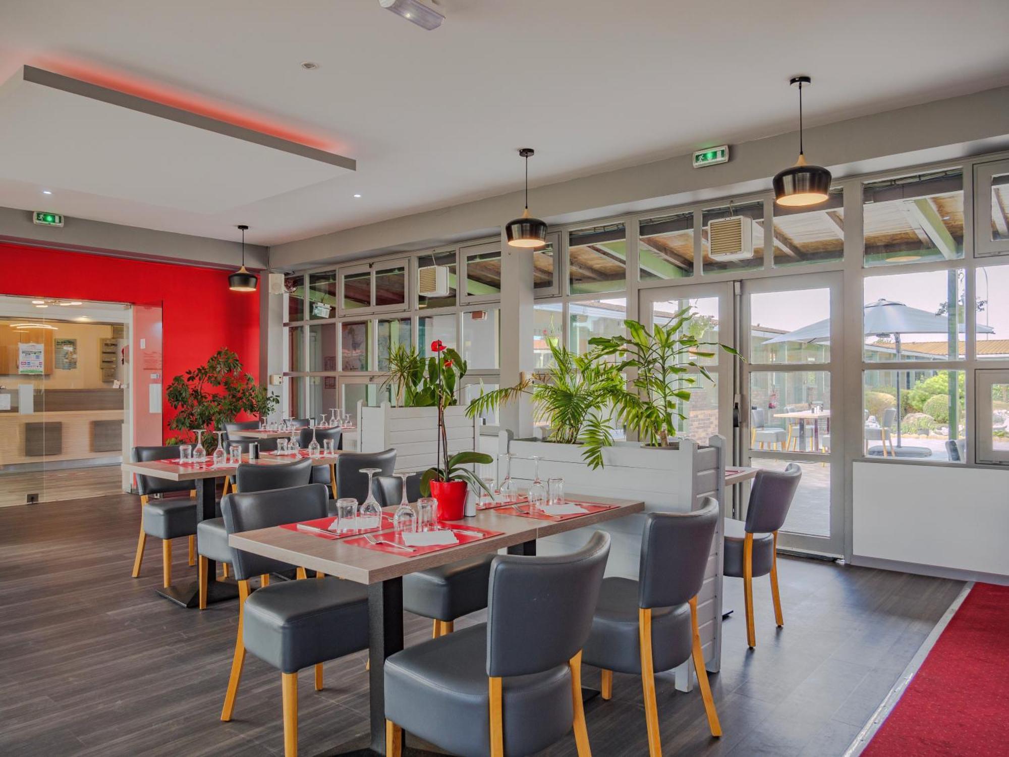 Hotel Restaurant Les Jardins D'Épône Εξωτερικό φωτογραφία