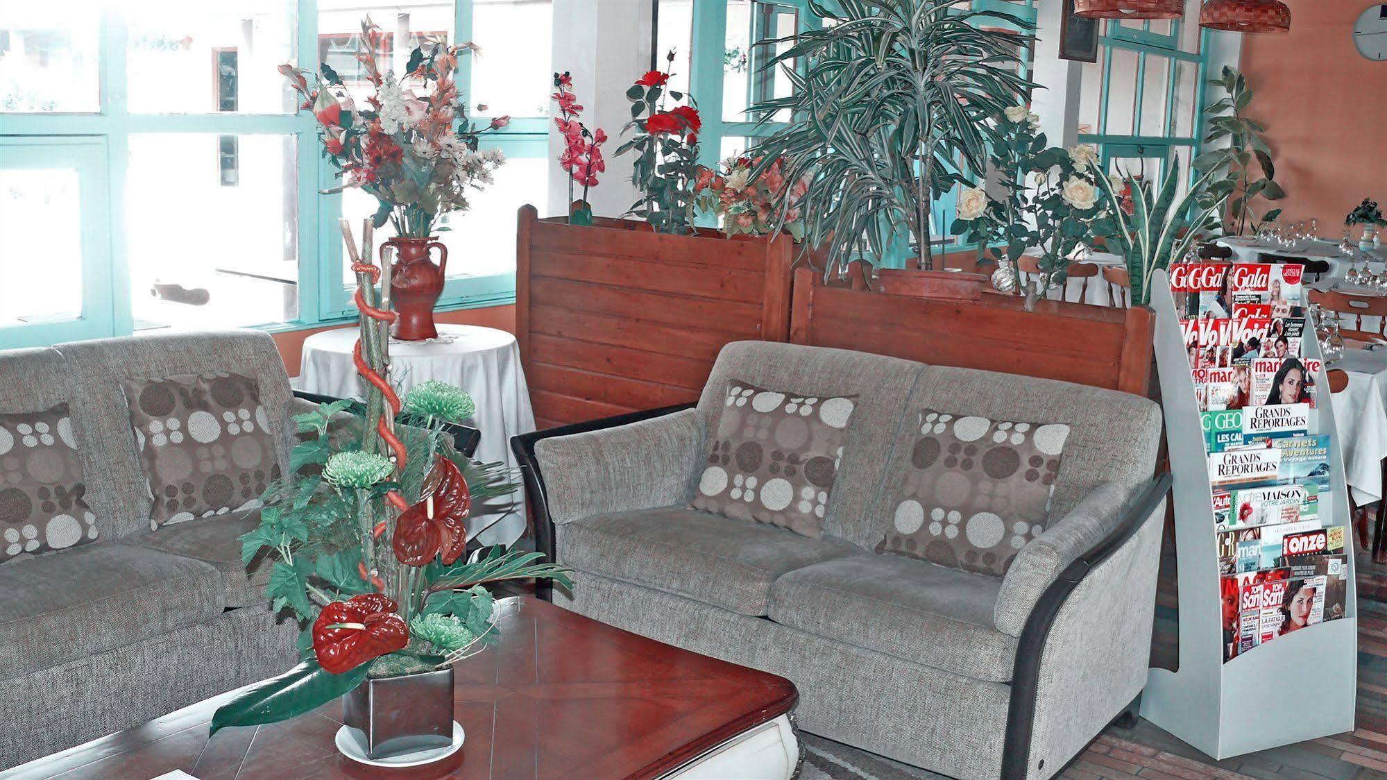 Hotel Restaurant Les Jardins D'Épône Εξωτερικό φωτογραφία