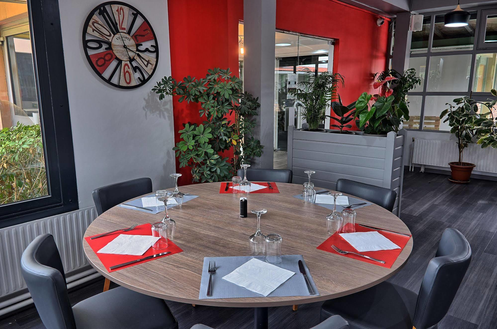 Hotel Restaurant Les Jardins D'Épône Εξωτερικό φωτογραφία