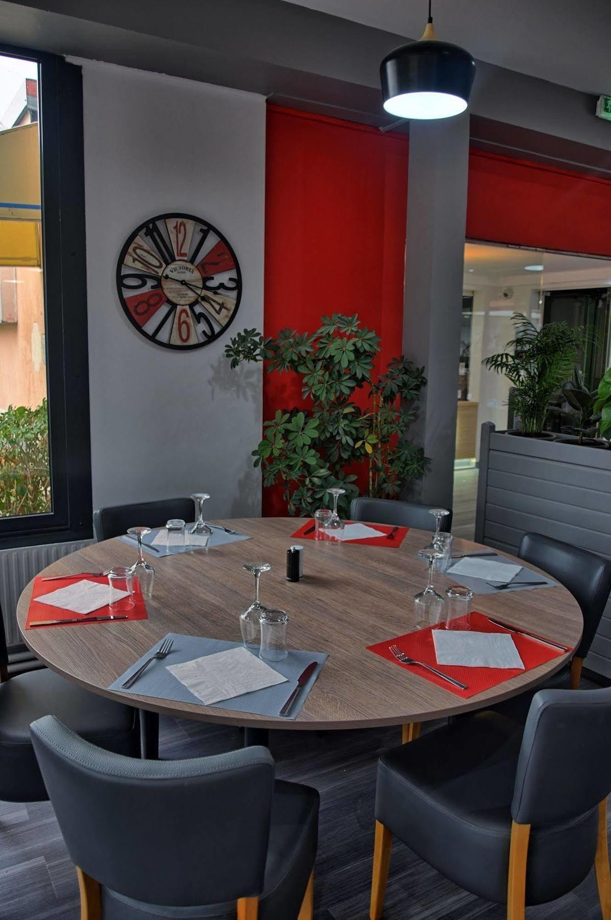Hotel Restaurant Les Jardins D'Épône Εξωτερικό φωτογραφία