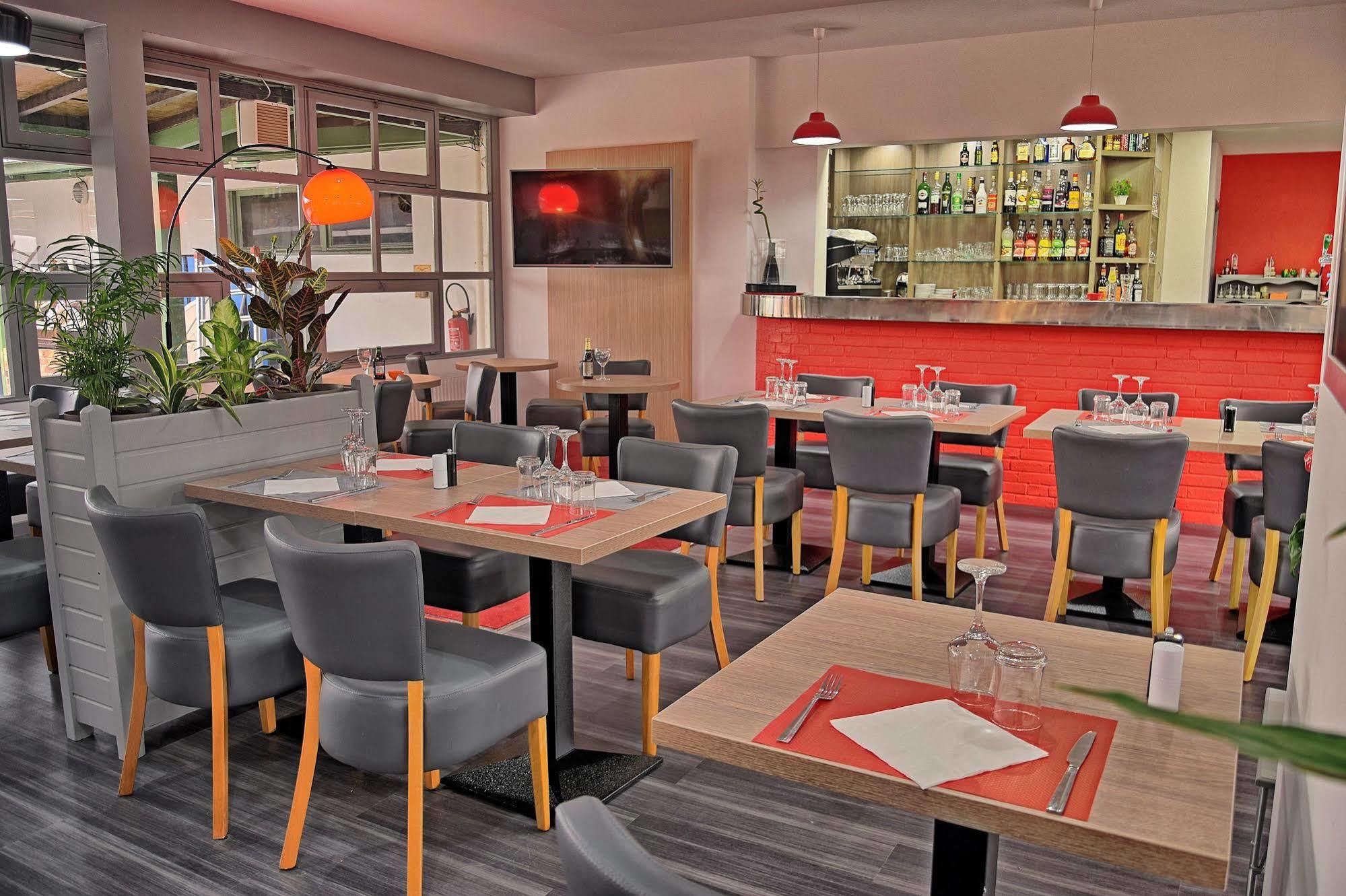 Hotel Restaurant Les Jardins D'Épône Εξωτερικό φωτογραφία