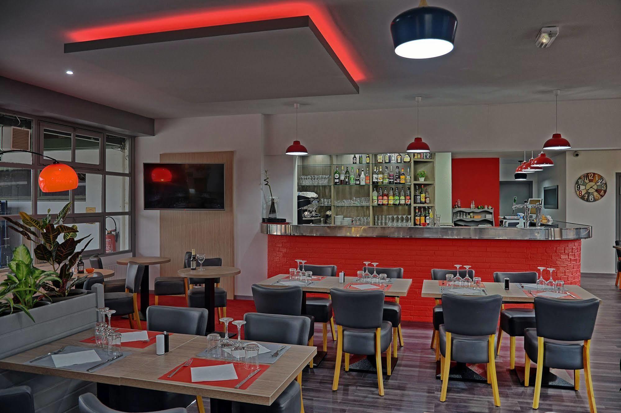 Hotel Restaurant Les Jardins D'Épône Εξωτερικό φωτογραφία