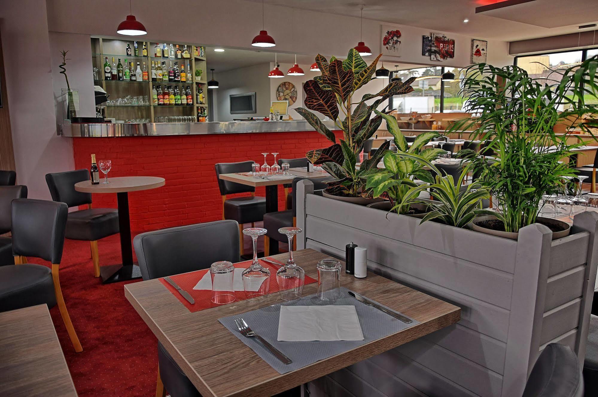 Hotel Restaurant Les Jardins D'Épône Εξωτερικό φωτογραφία